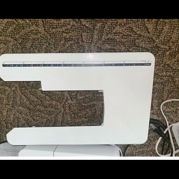 Sewing machine - Picture 5 of 7